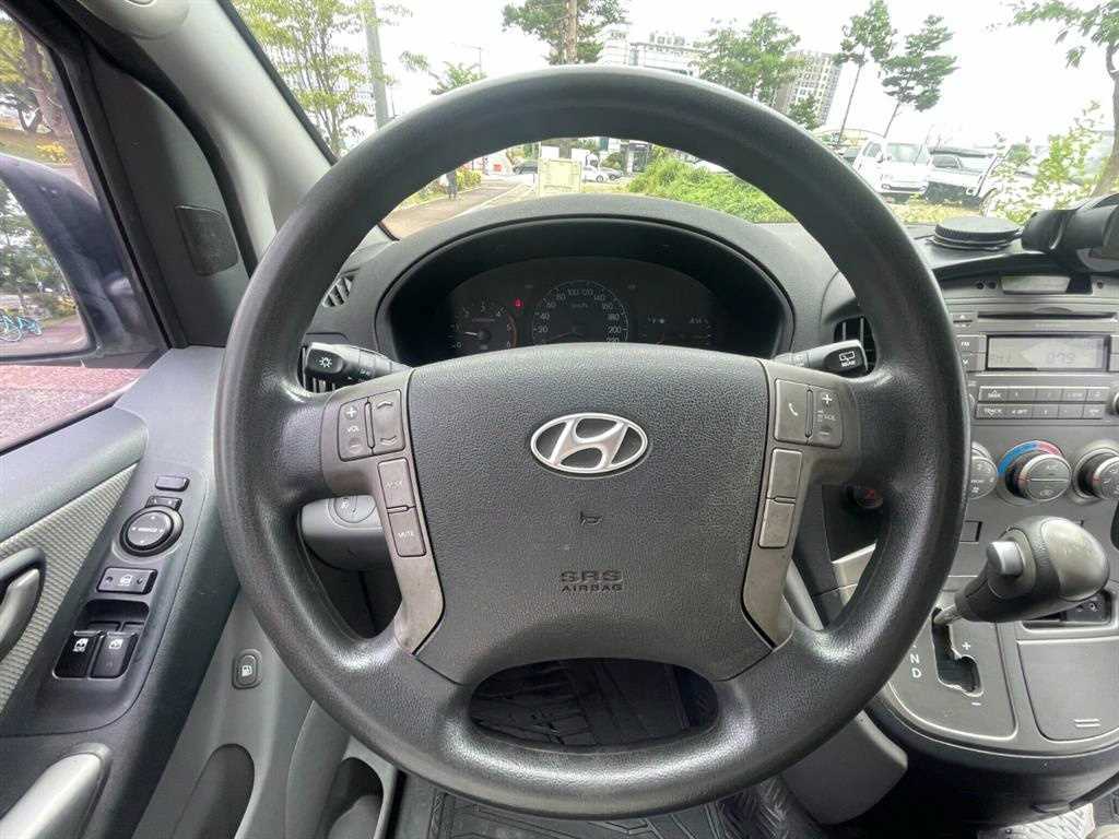 HYUNDAI Starex - Vista 6