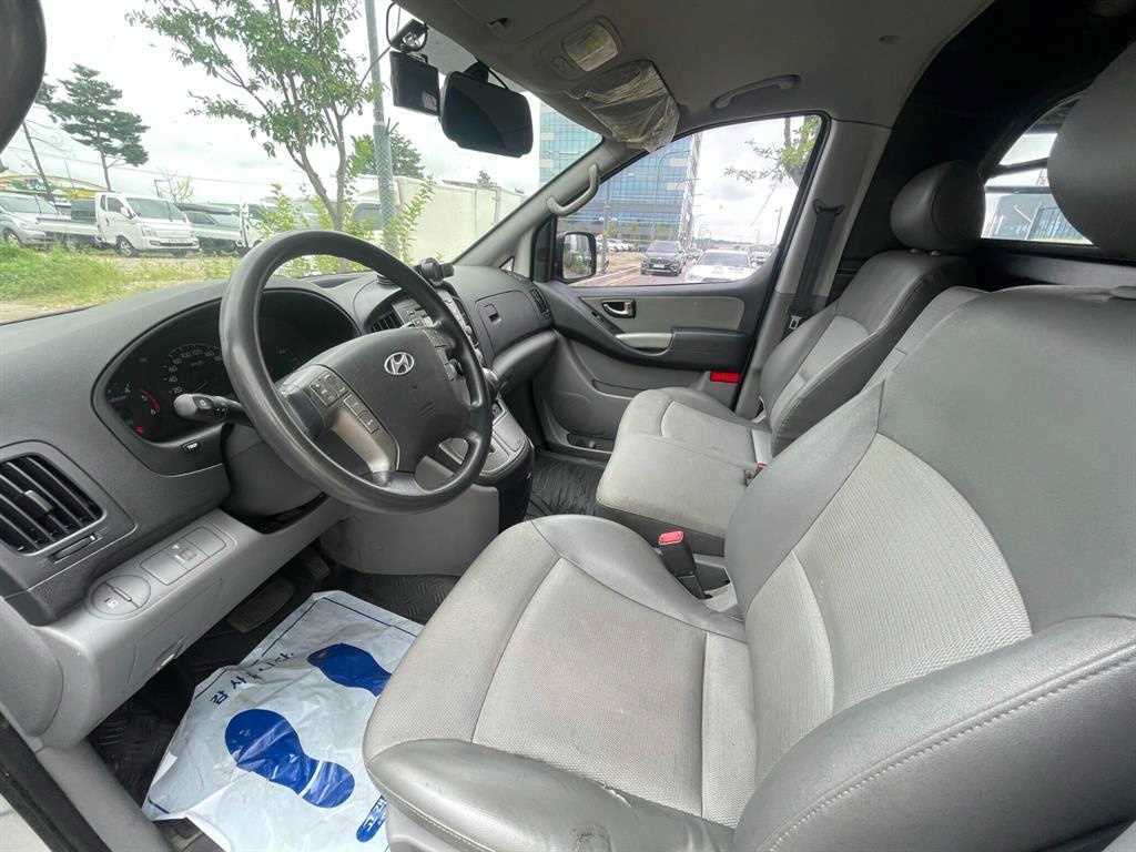 HYUNDAI Starex - Vista 4