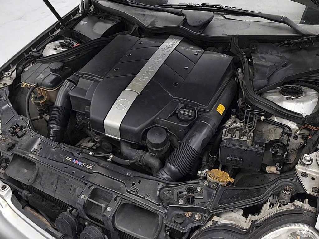 Mercedes Benz C Class - Vista 5