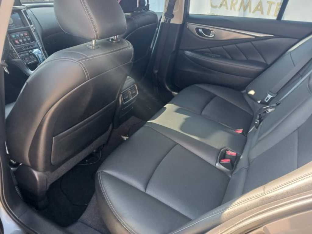 Infiniti Q - Vista 5