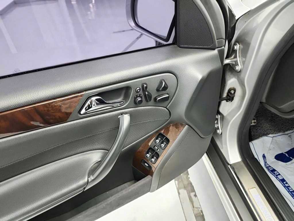 Mercedes Benz C Class 2007 Gris - Importación desde Corea - HF Imports Iquique - Foto 14