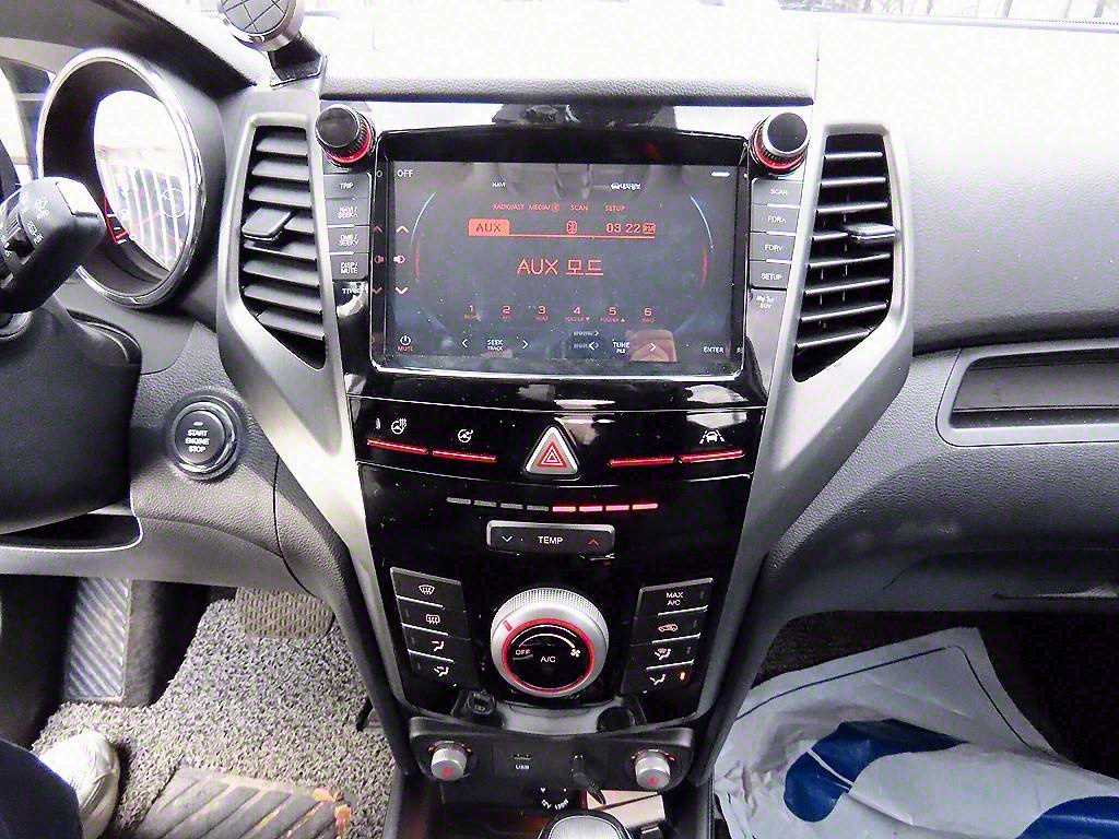 Ssangyong Tivoli 2018 Blanco - Importación desde Corea - HF Imports Iquique - Foto 13