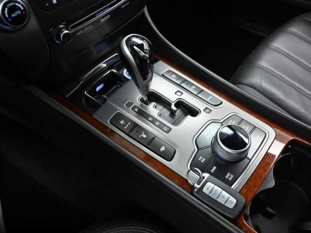 HYUNDAI Equus - Vista 9