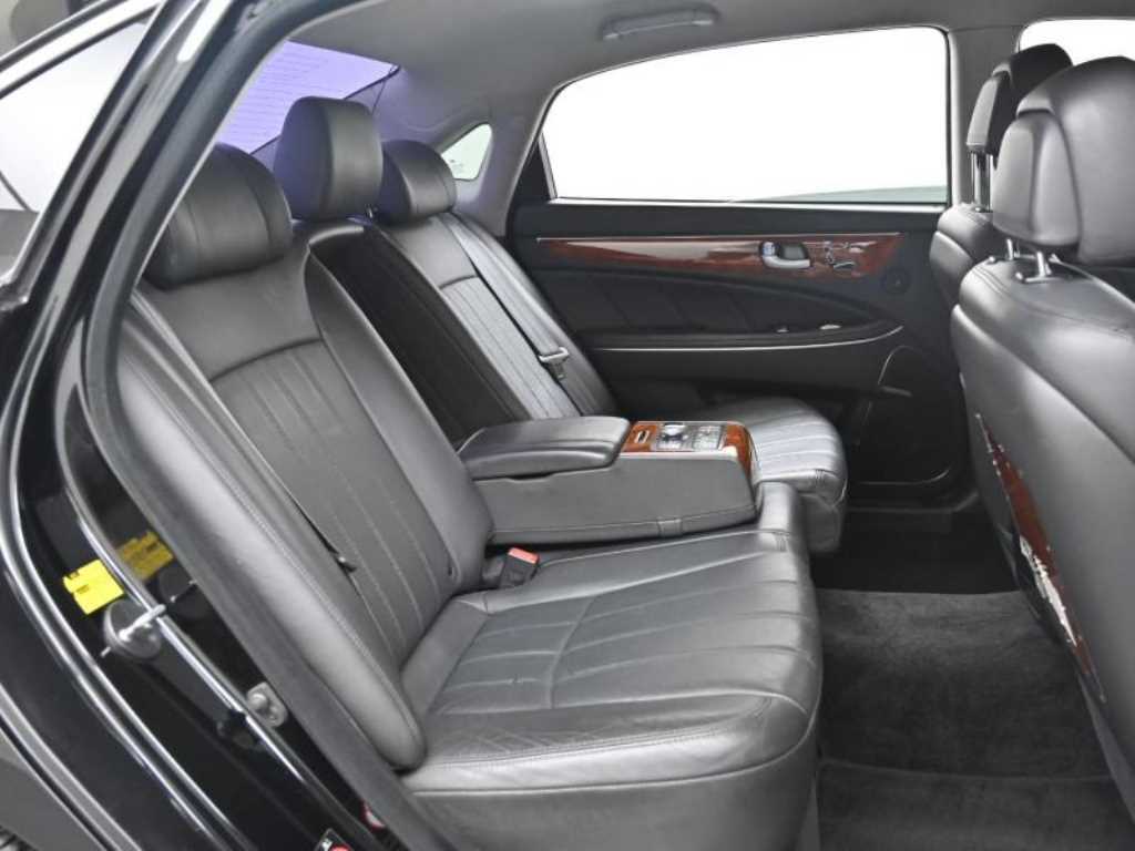 HYUNDAI Equus - Vista 12