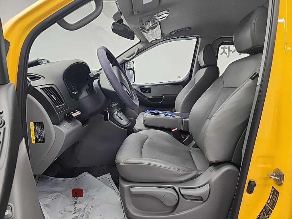 HYUNDAI Starex - Vista 11