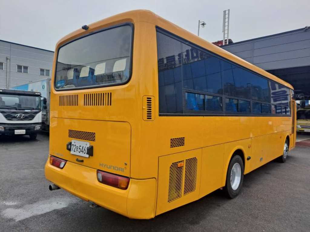 medium and large bus Medium-sized Hyundai Bus - Vista 7