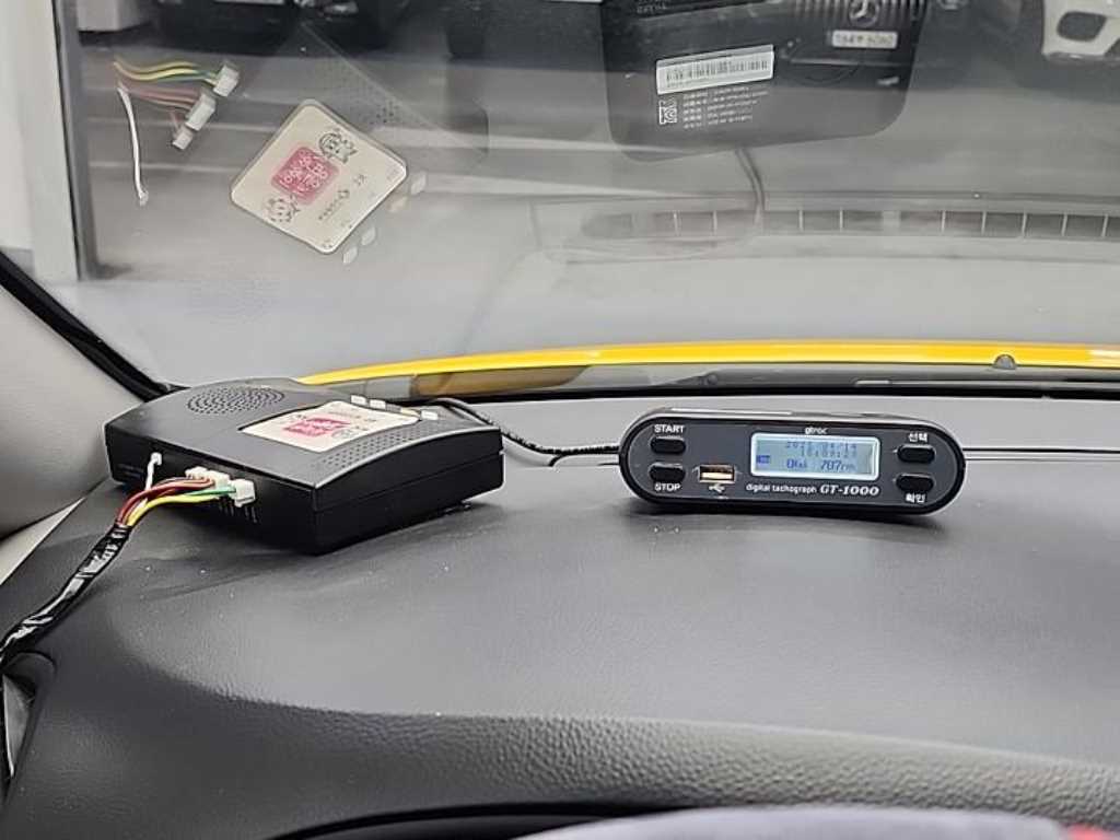 HYUNDAI Starex 2019 Amarillo - Importación desde Corea - HF Imports Iquique - Foto 15