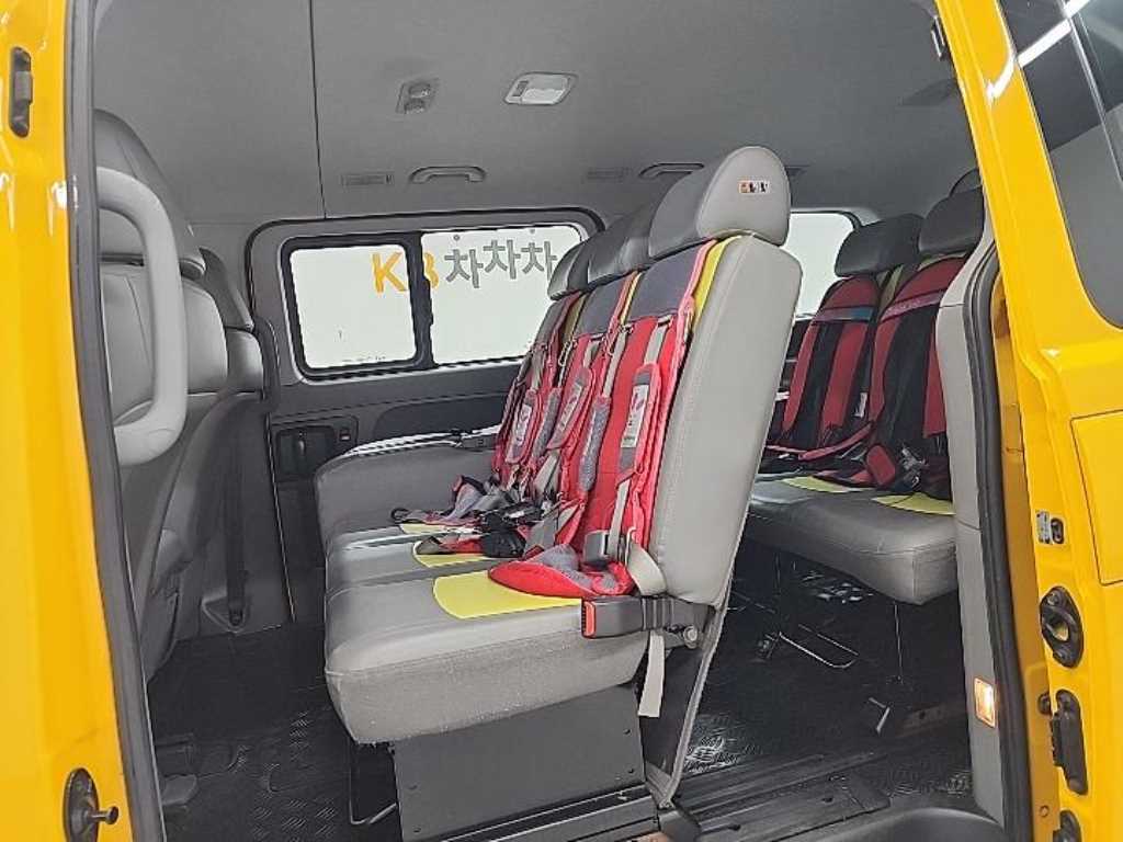 HYUNDAI Starex - Vista 12