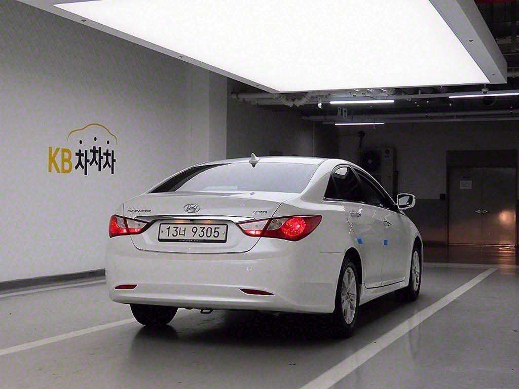 HYUNDAI Sonata - Vista 4