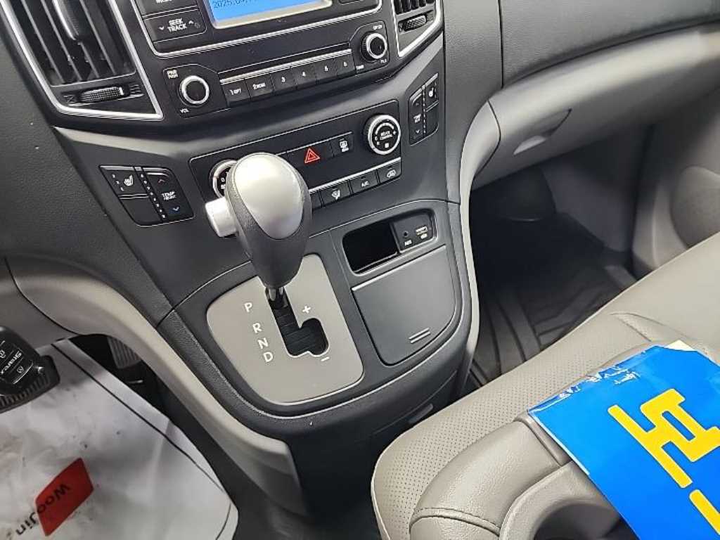 HYUNDAI Starex - Vista 8