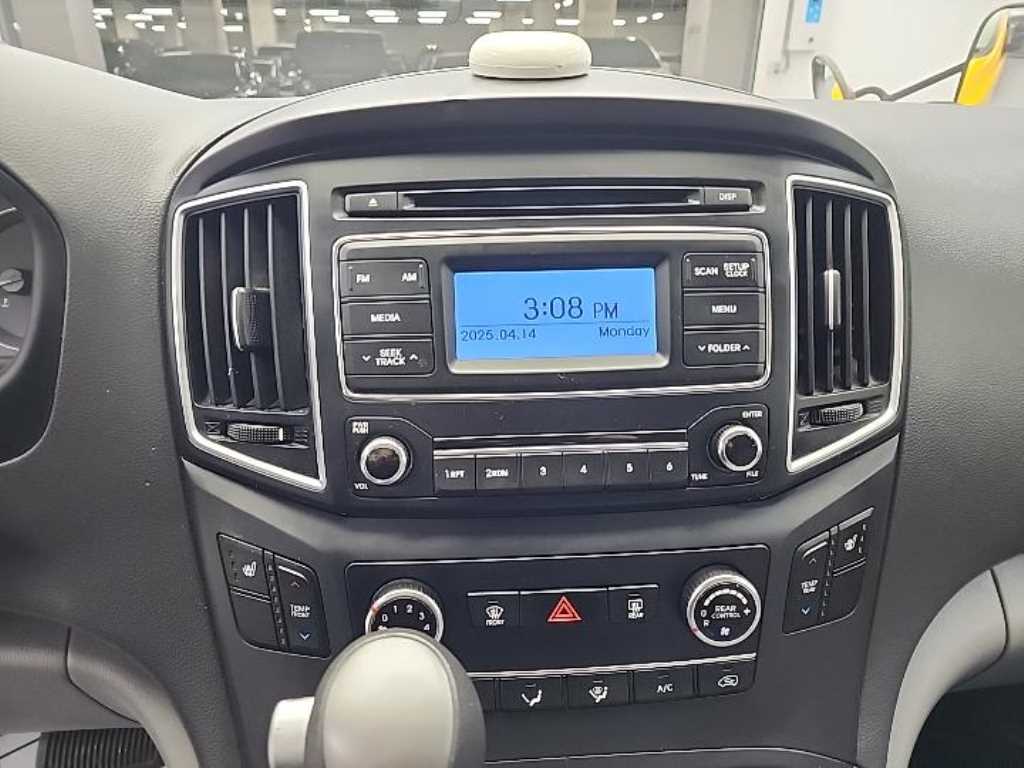 HYUNDAI Starex - Vista 10