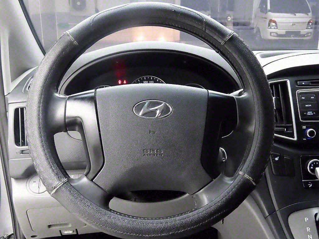 HYUNDAI Starex - Vista 7