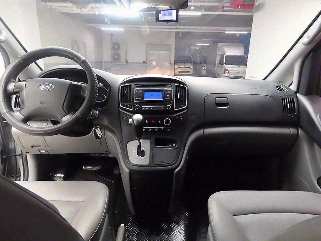 HYUNDAI Starex - Vista 8