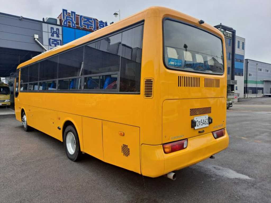 medium and large bus Medium-sized Hyundai Bus - Vista 11