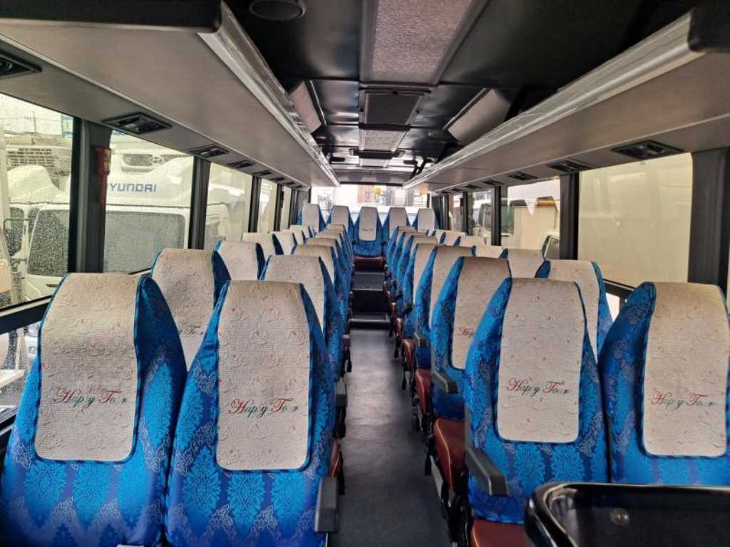 medium and large bus Medium-sized Hyundai Bus - Vista 9