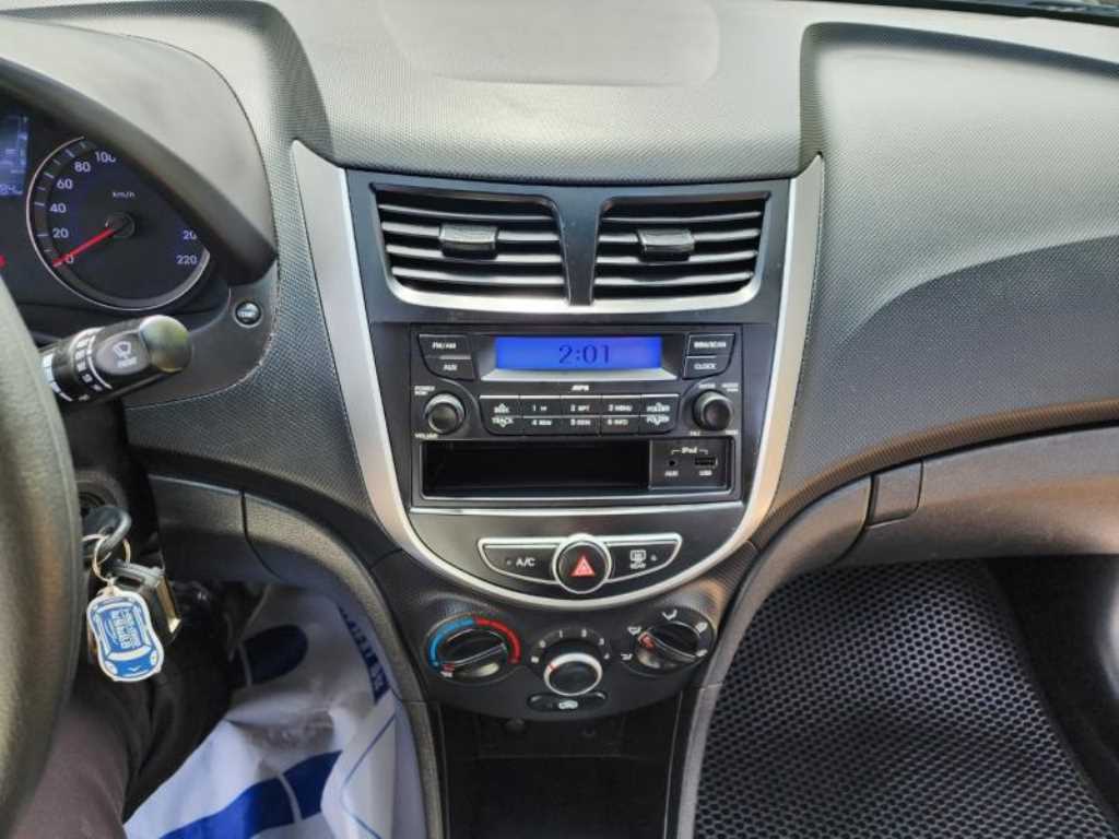 HYUNDAI Accent 2013 Plateado - Importación desde Corea - HF Imports Iquique - Foto 13