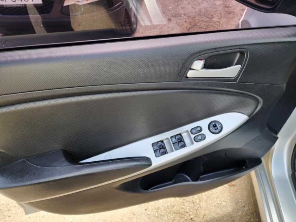 HYUNDAI Accent 2013 Plateado - Importación desde Corea - HF Imports Iquique - Foto 15