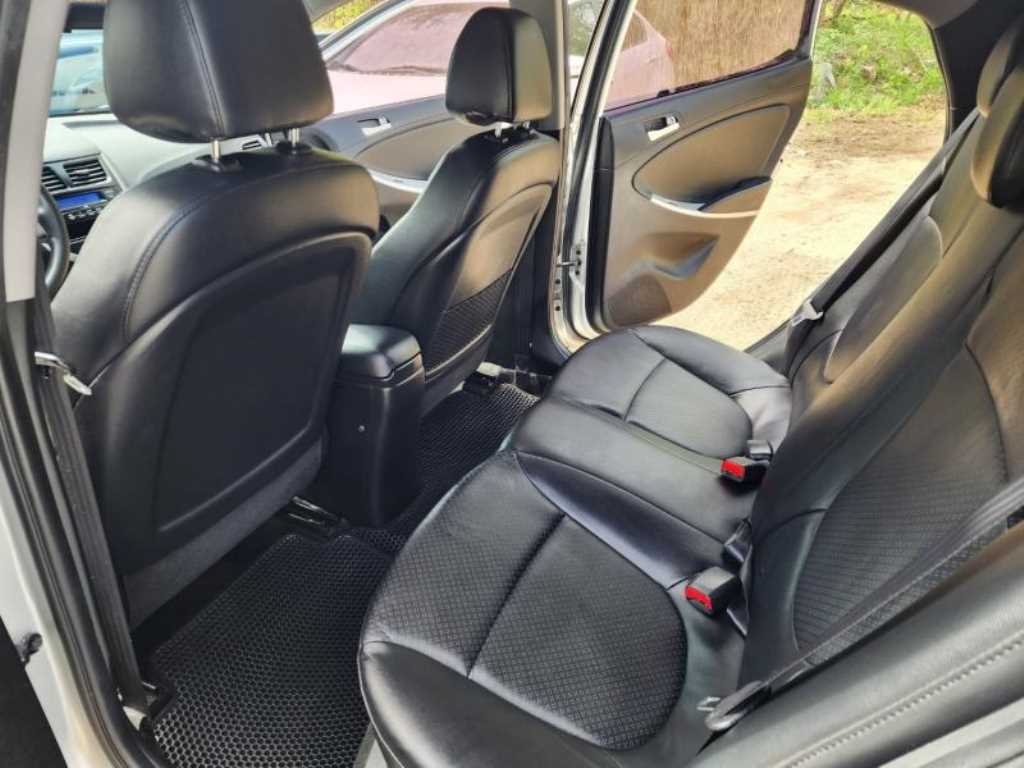 HYUNDAI Accent 2013 Plateado - Importación desde Corea - HF Imports Iquique - Foto 16