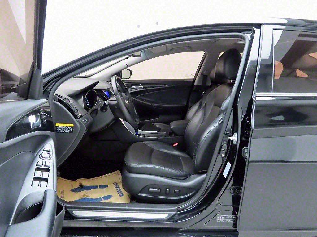 HYUNDAI Sonata - Vista 12