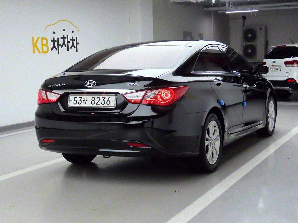 HYUNDAI Sonata - Vista 4