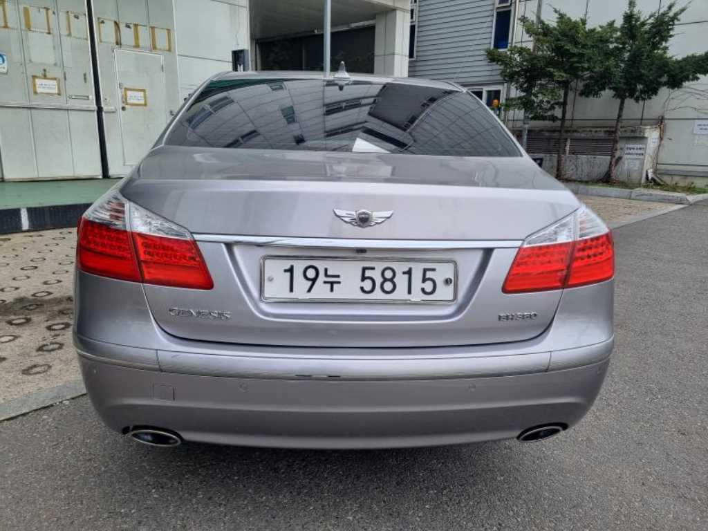 HYUNDAI Genesis - Vista 4