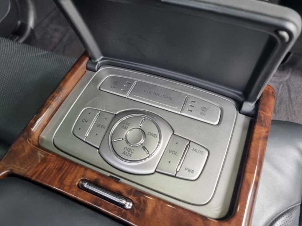 HYUNDAI Genesis - Vista 11