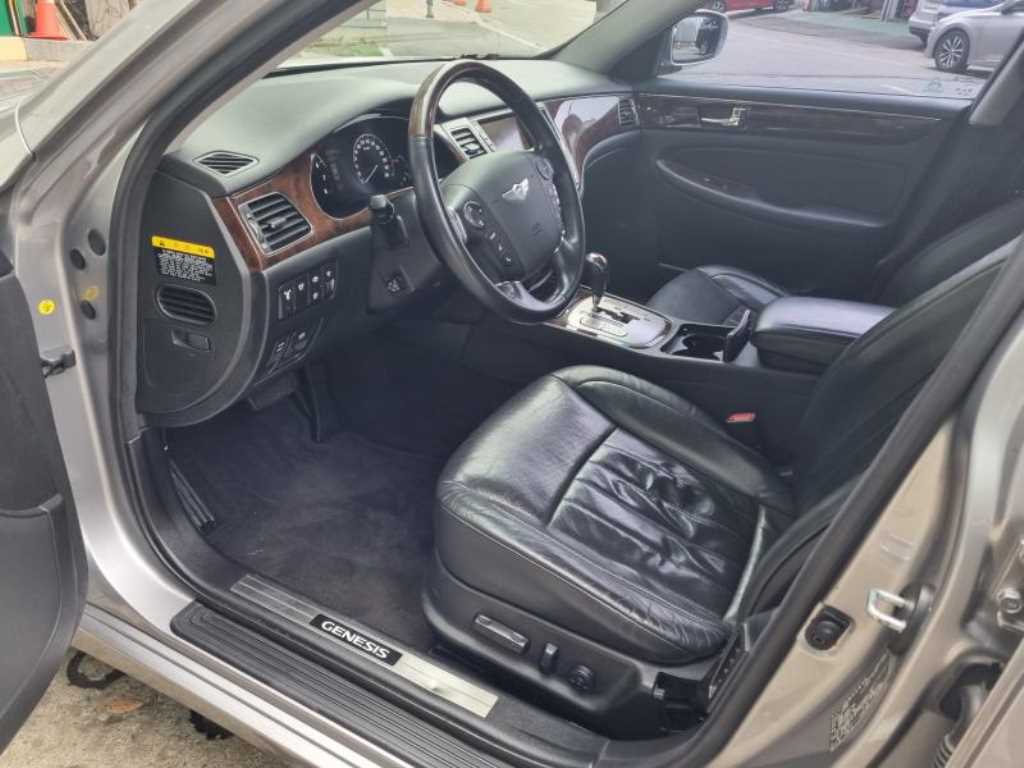 HYUNDAI Genesis - Vista 9