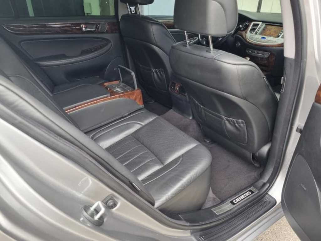 HYUNDAI Genesis - Vista 12