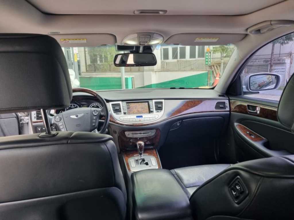 HYUNDAI Genesis - Vista 7