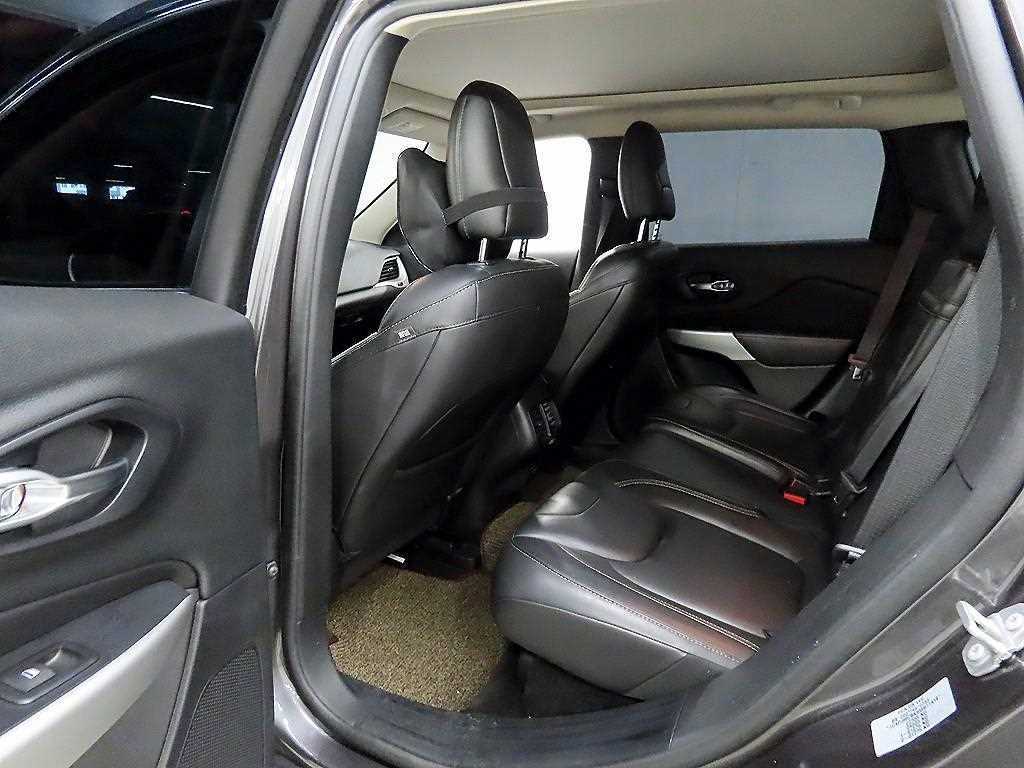 Jeep Cherokee - Vista 7