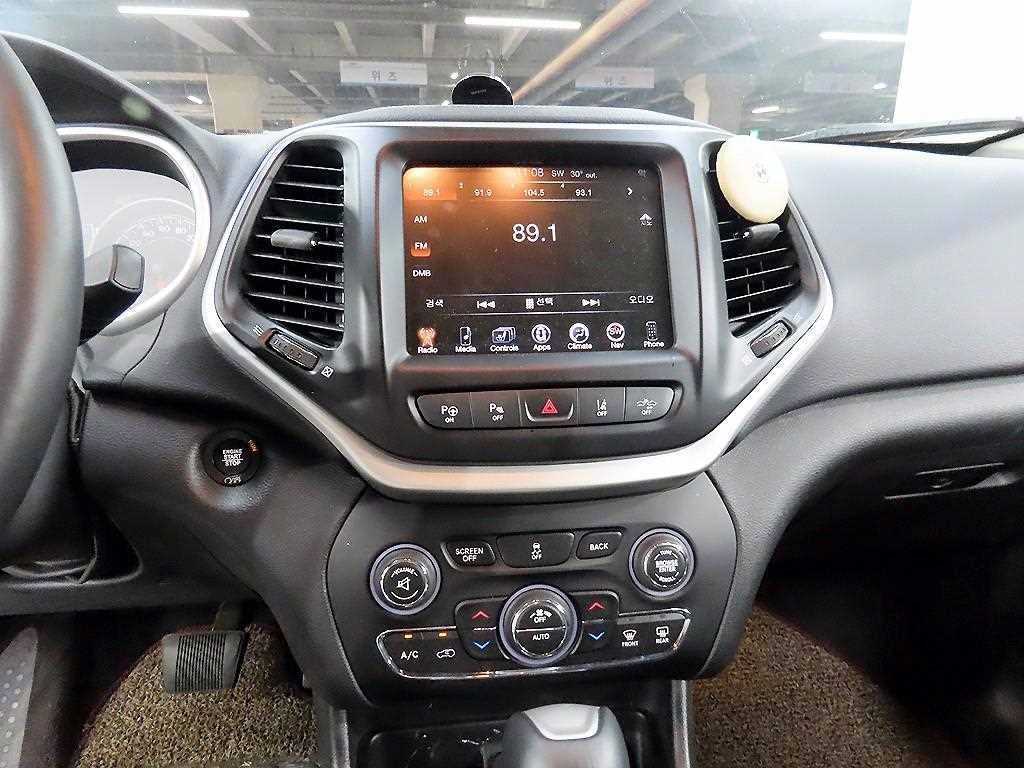 Jeep Cherokee - Vista 11