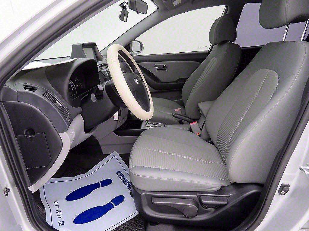 HYUNDAI Avante - Vista 5