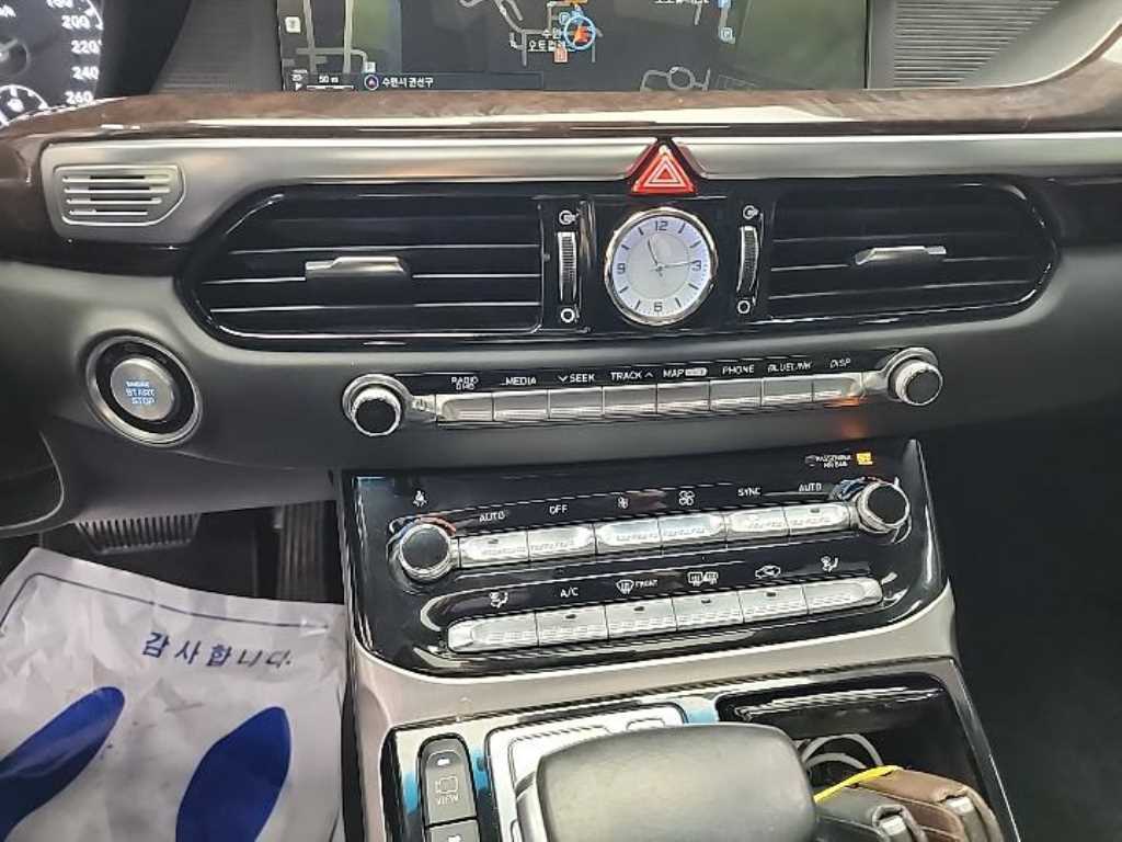 Genesis EQ900 - Vista 10