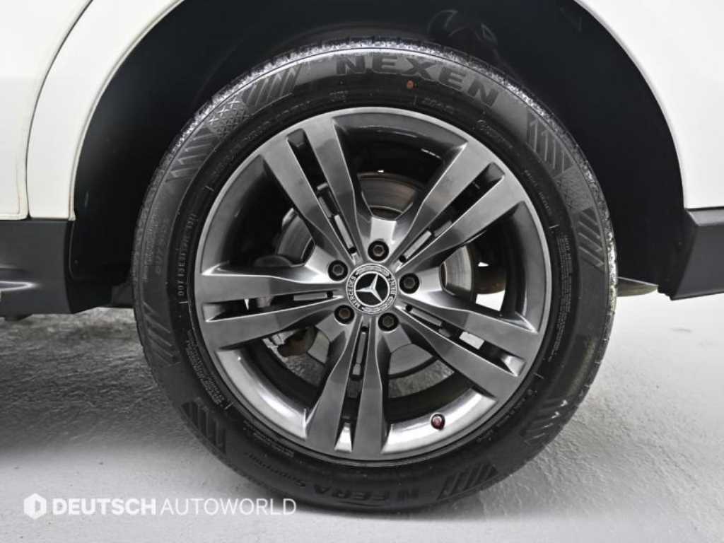 Mercedes Benz M Class - Vista 5