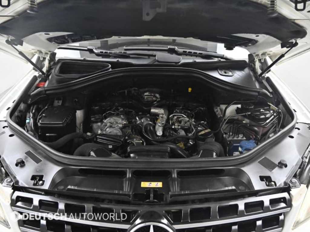 Mercedes Benz M Class - Vista 6