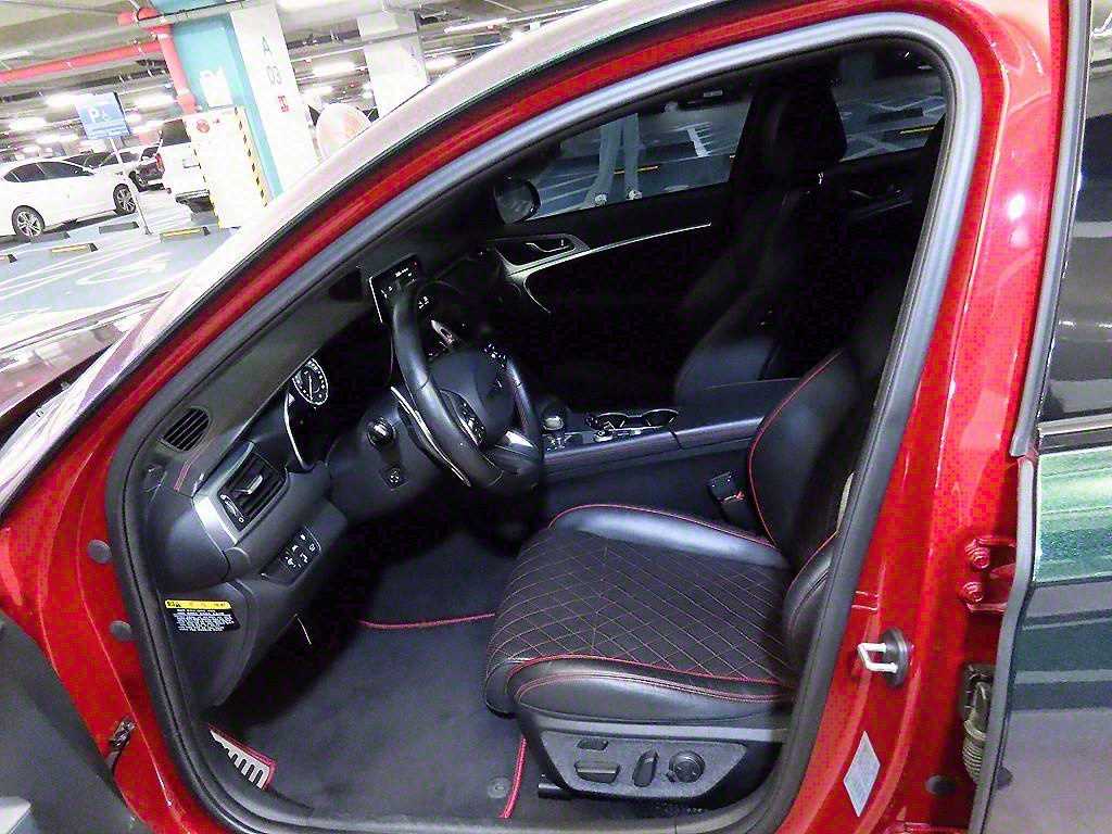 Genesis G70 - Vista 6