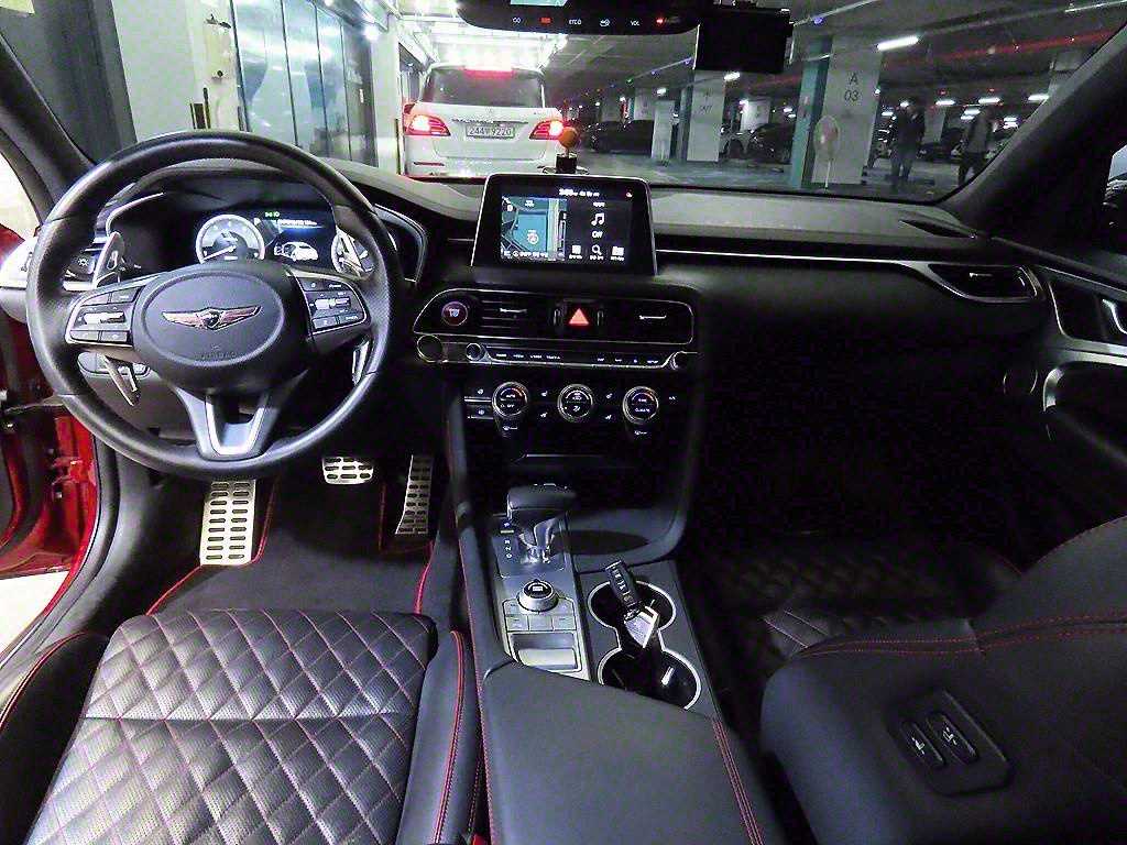 Genesis G70 - Vista 10