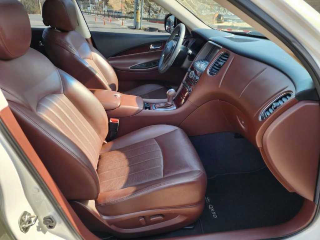 Infiniti QX - Vista 9