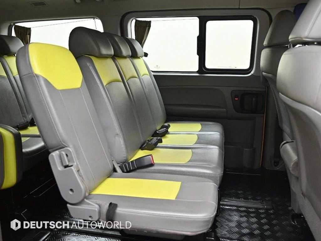 HYUNDAI Starex - Vista 10