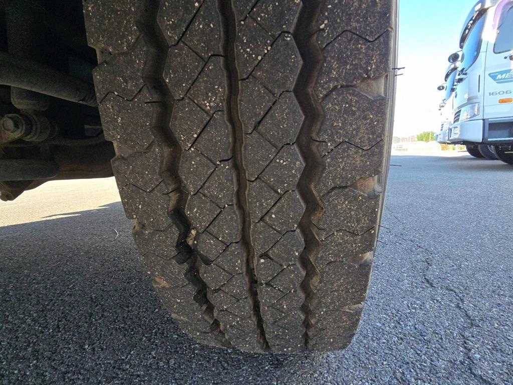 medium and large cargo truck - Vista 11