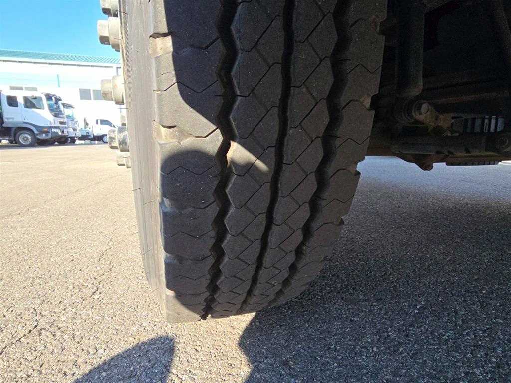 medium and large cargo truck - Vista 12