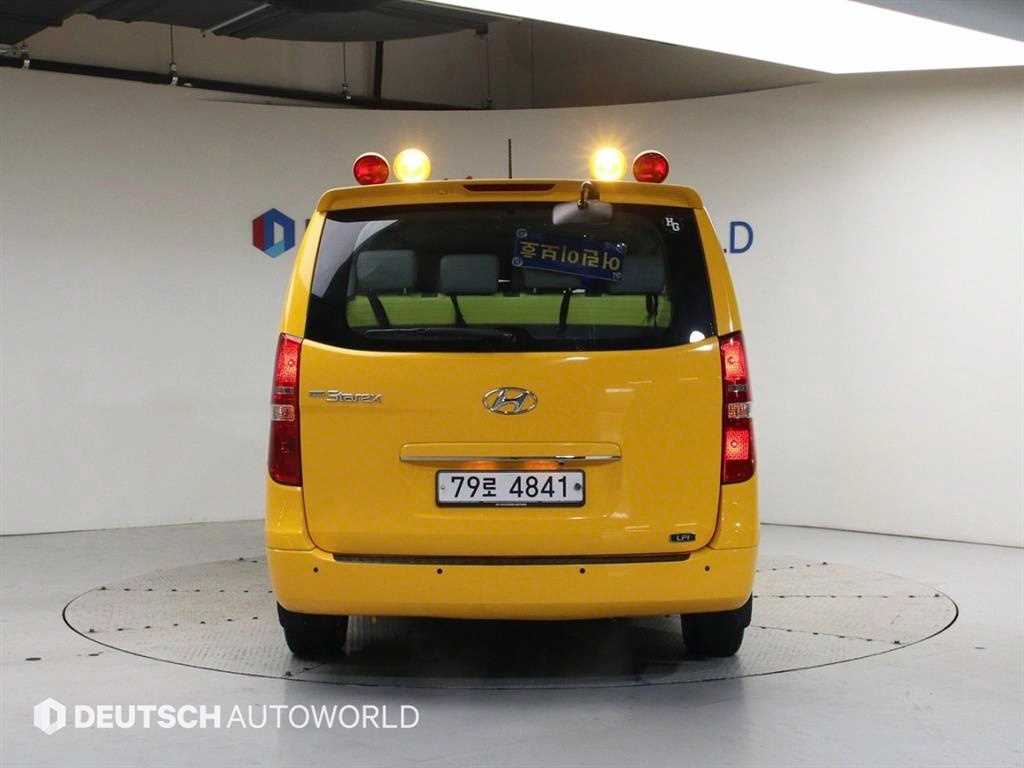 HYUNDAI Starex - Vista 4