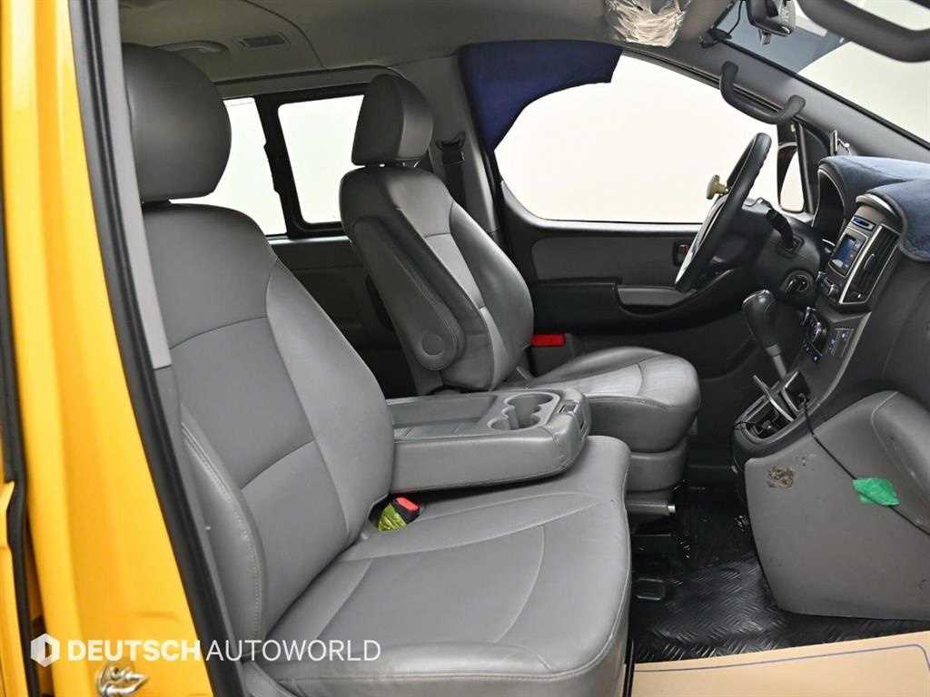 HYUNDAI Starex - Vista 11