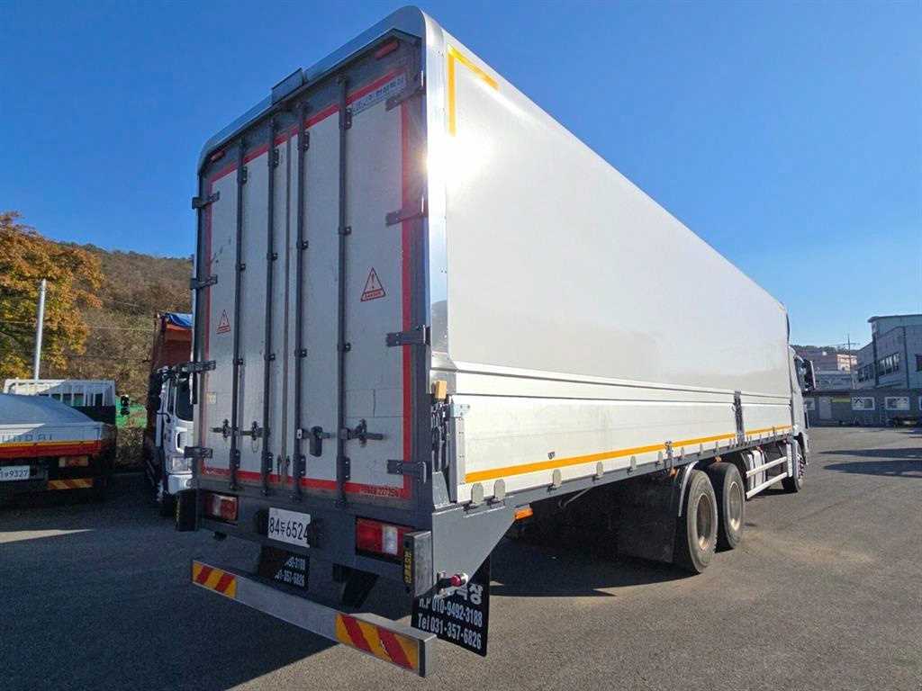 medium and large cargo truck - Vista 4