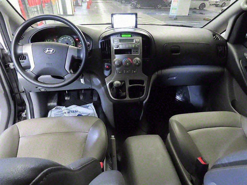 HYUNDAI Starex - Vista 10