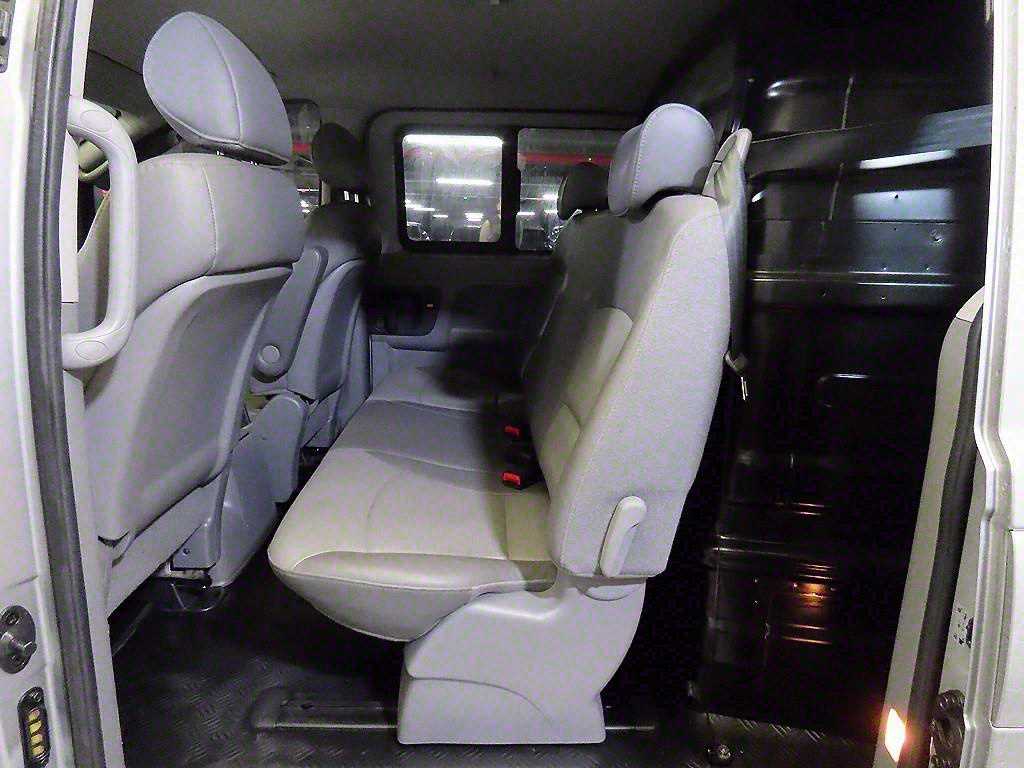 HYUNDAI Starex - Vista 7