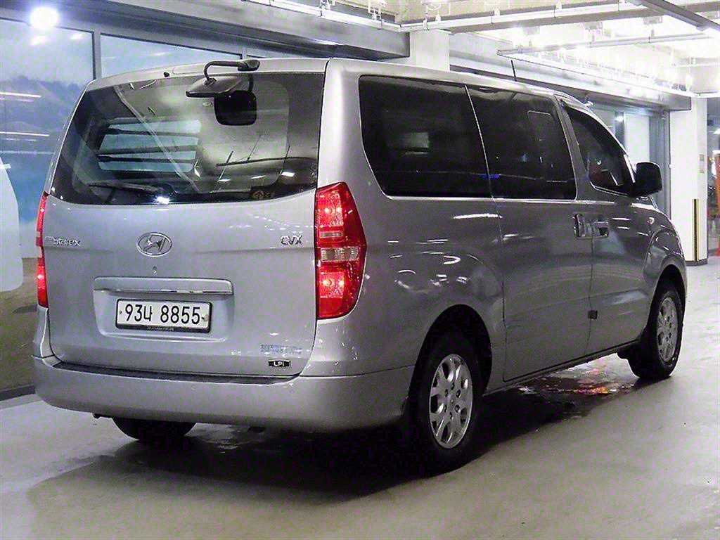 HYUNDAI Starex - Vista 4