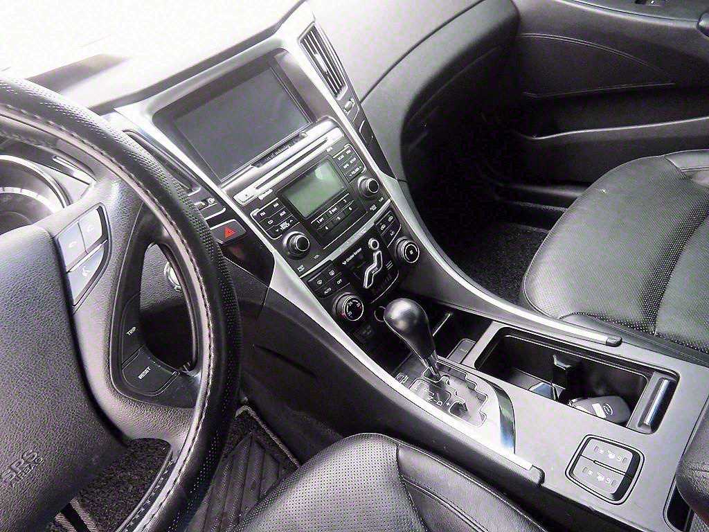 HYUNDAI Sonata - Vista 9