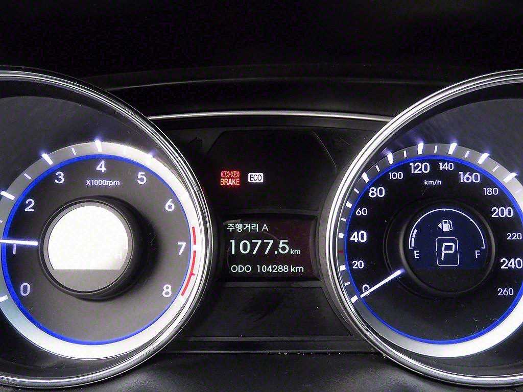 HYUNDAI Sonata - Vista 10