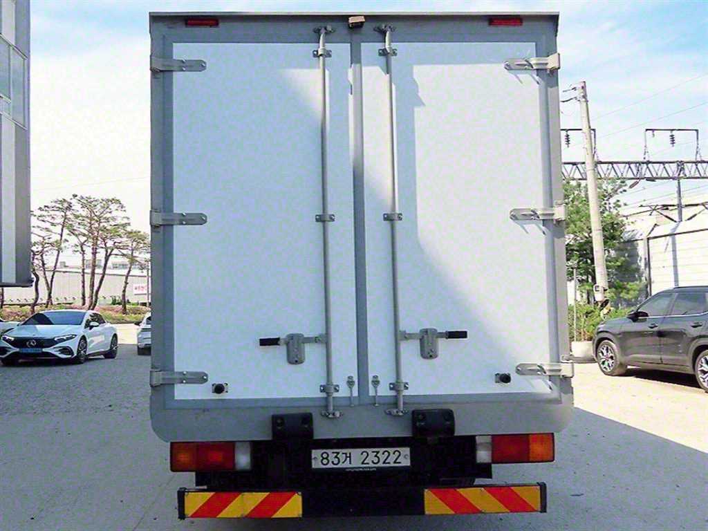 medium and large cargo truck - Vista 4